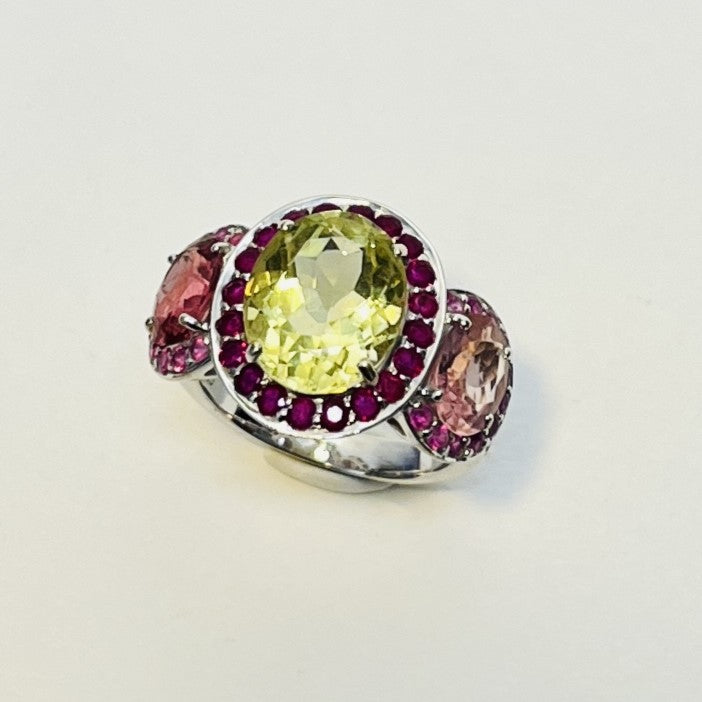 Bague or avec pierres précieuses