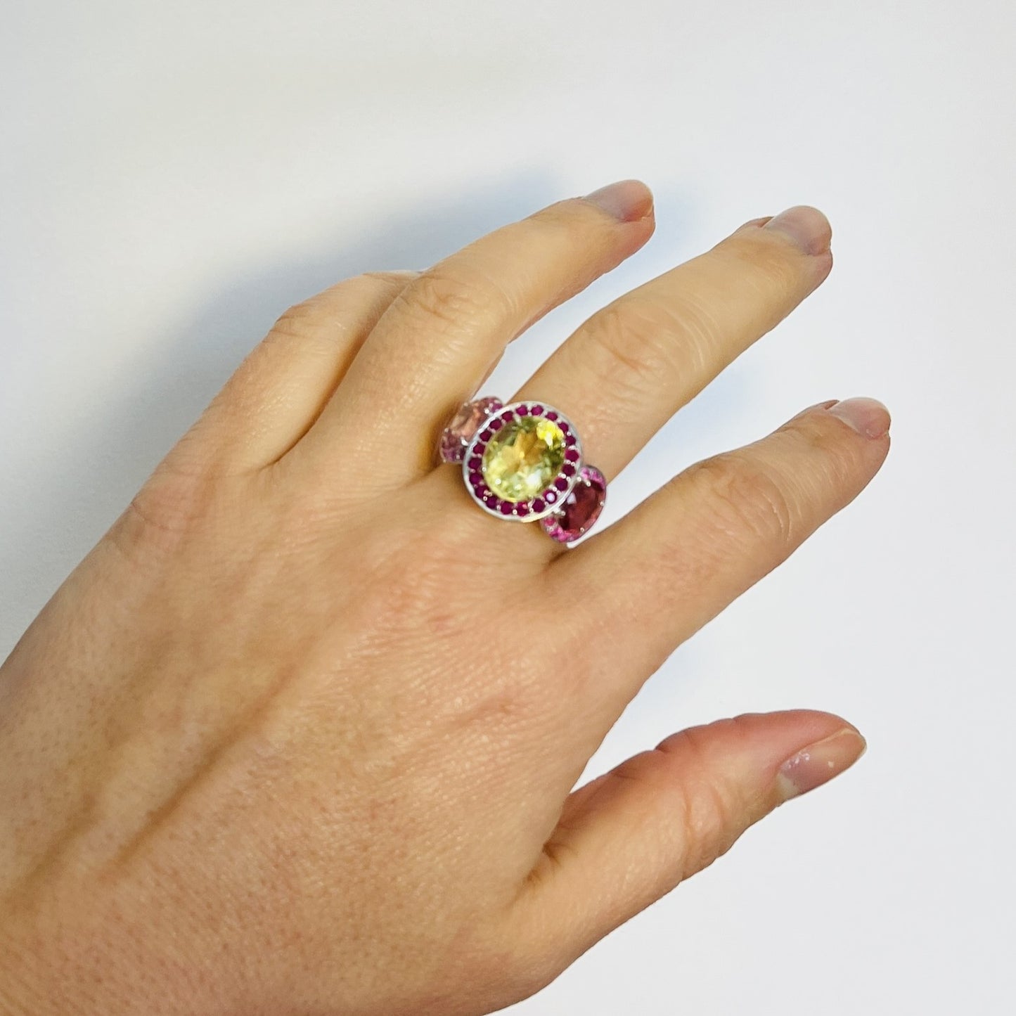 Bague or avec pierres précieuses