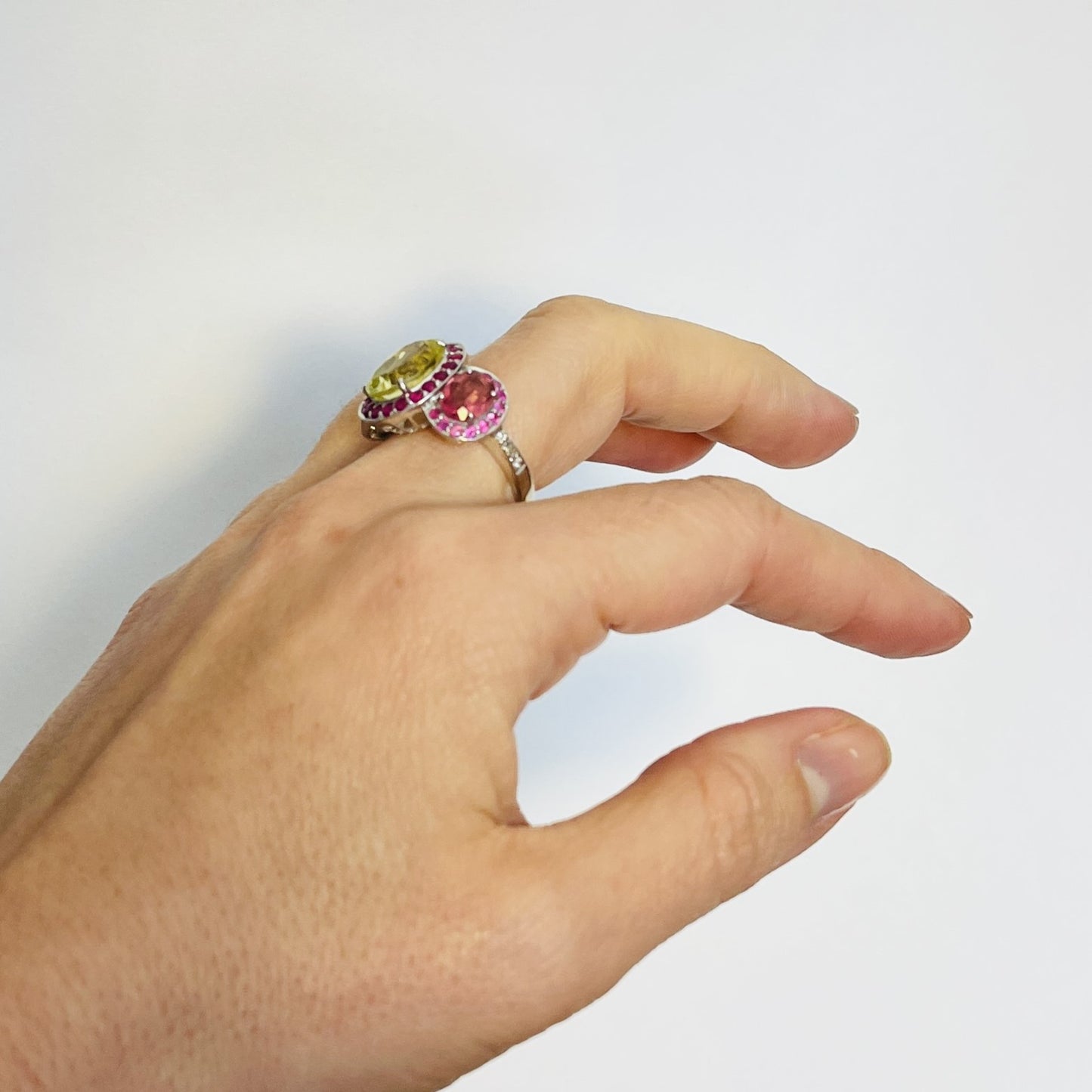 Bague or avec pierres précieuses