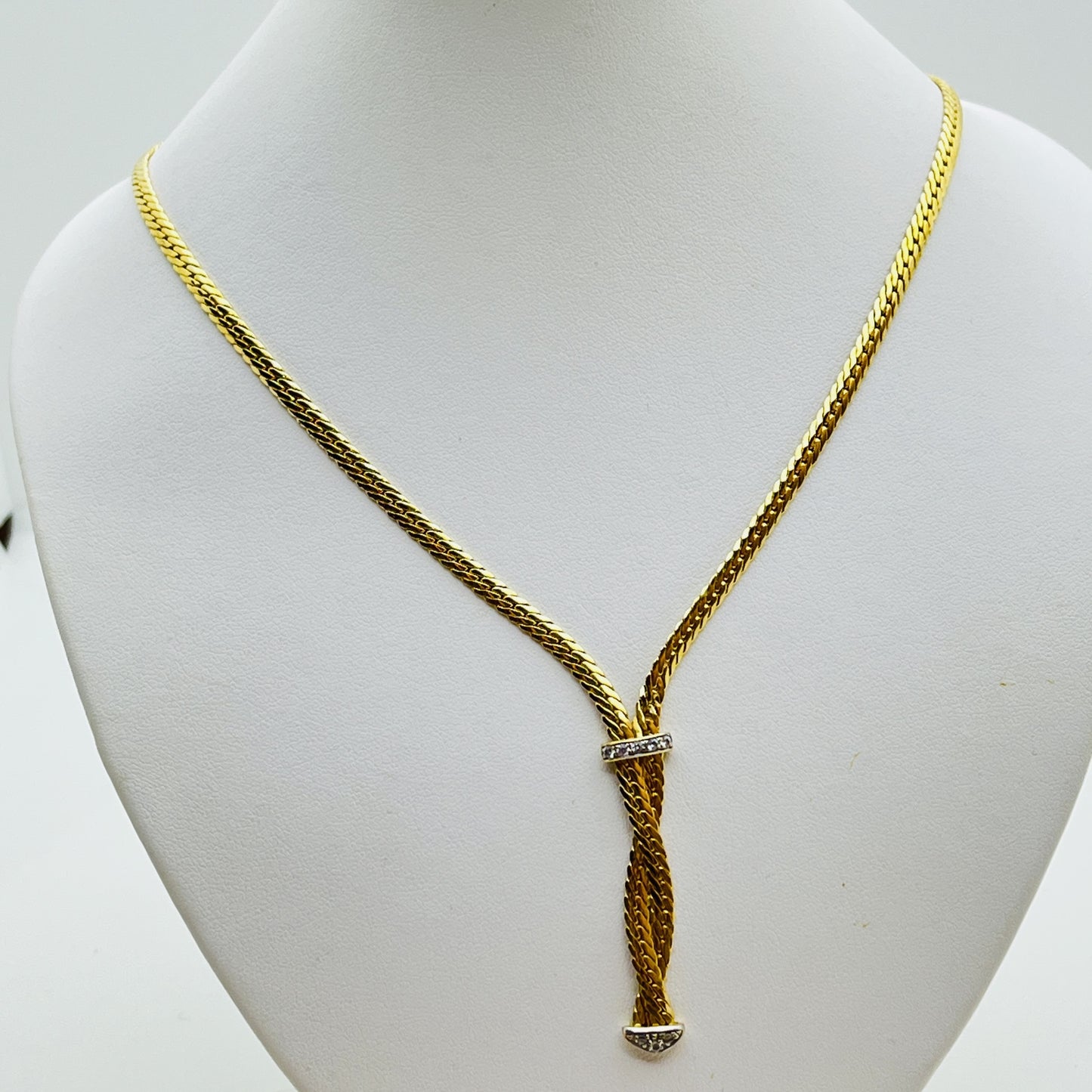 Collier cravate or avec diamants