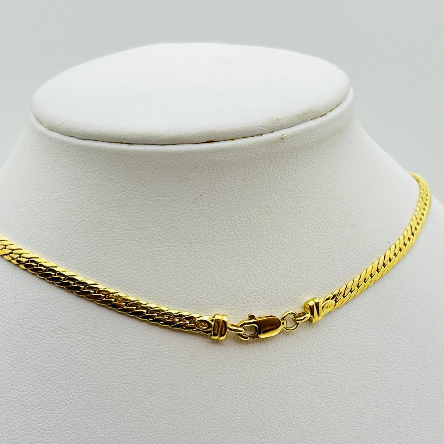 Collier cravate or avec diamants
