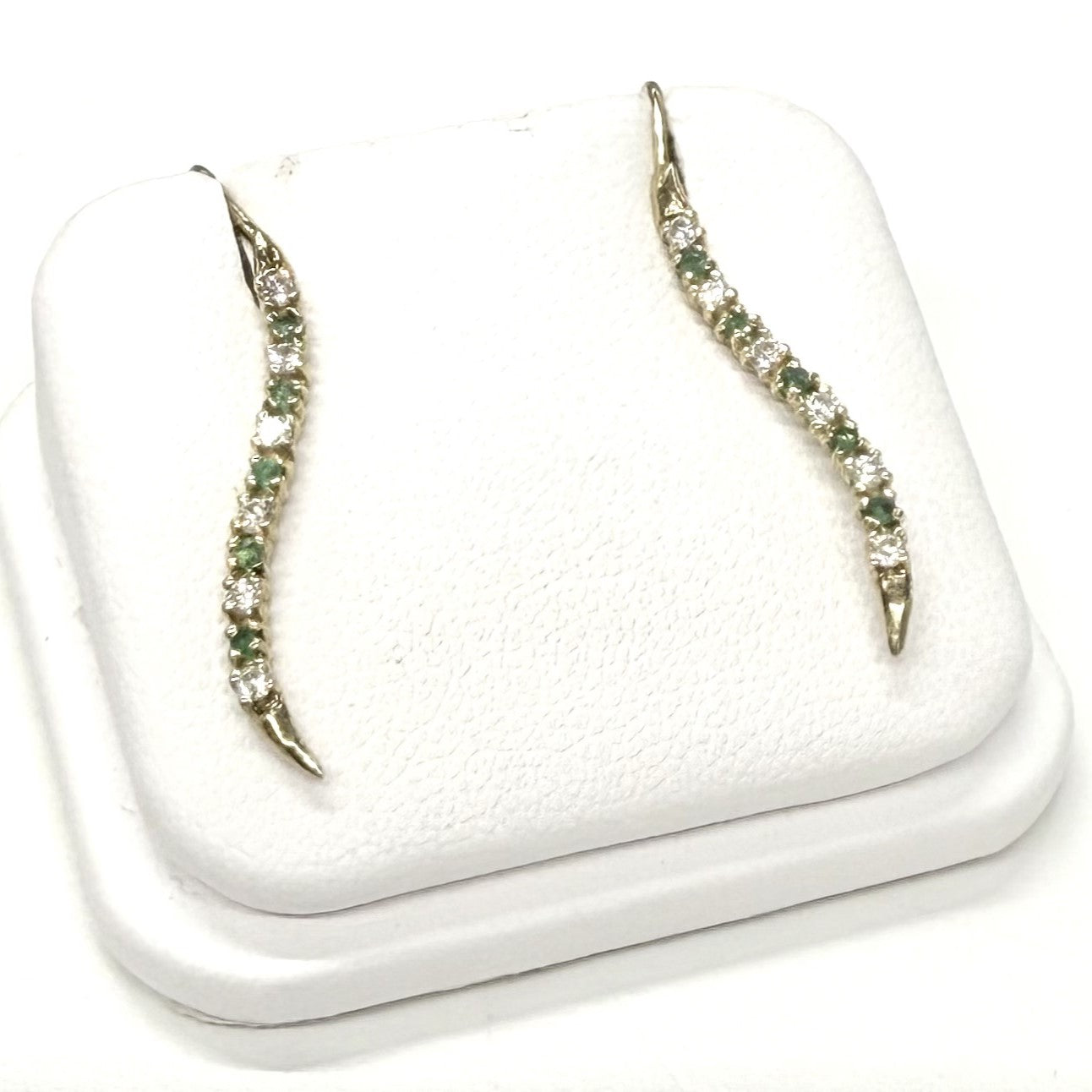 Boucles d'oreilles avec oxydes et émeraudes