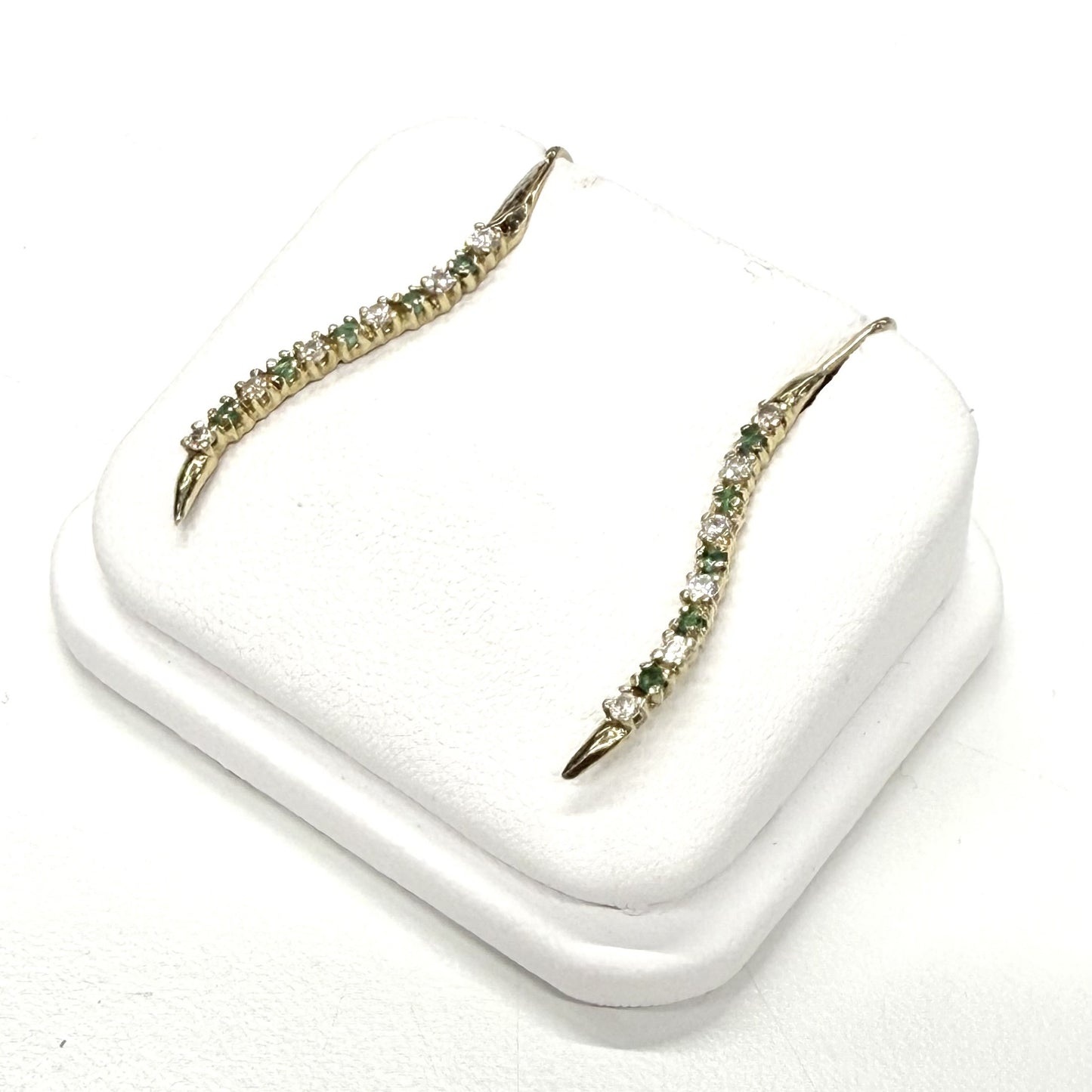 Boucles d'oreilles avec oxydes et émeraudes
