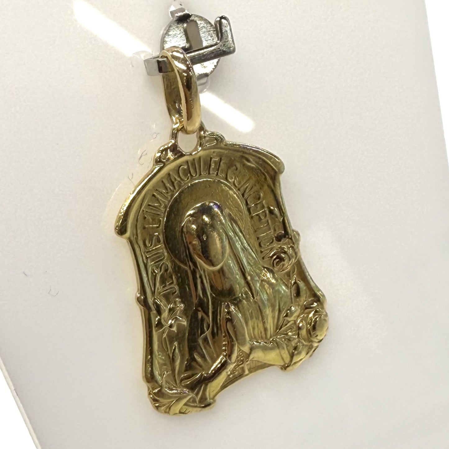 Pendentif signe vierge en or jaune