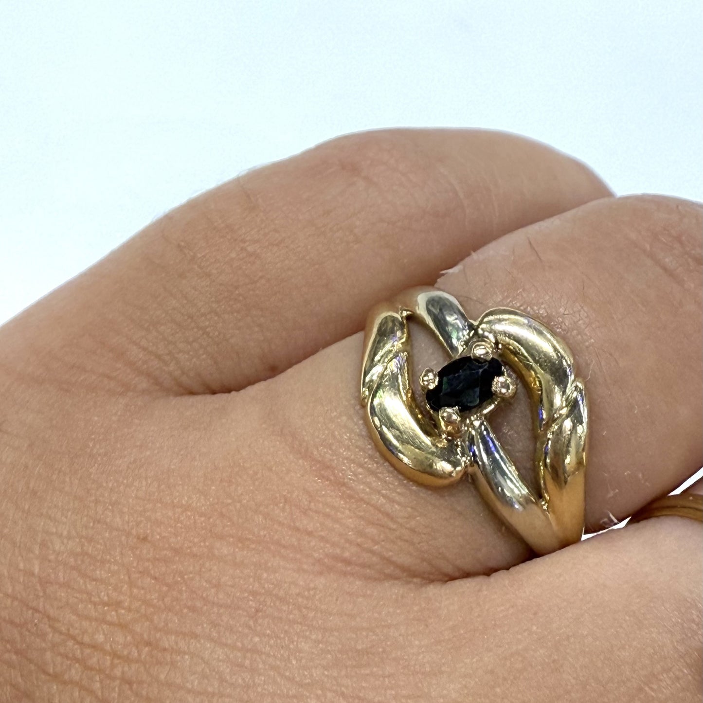 Bague en or jaune avec saphir naturel