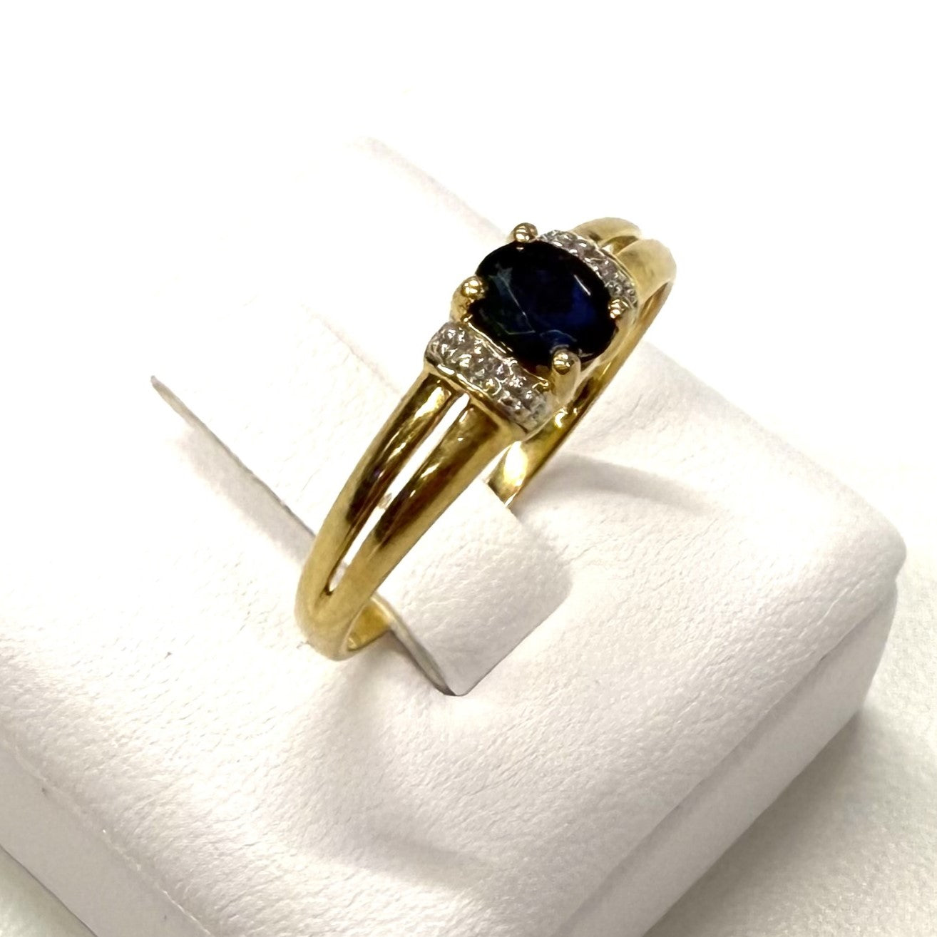 Bague en Or avec Saphir et Diamants