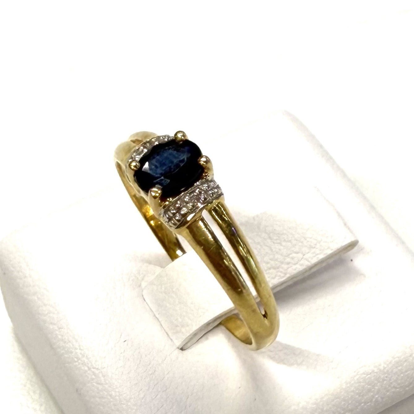 Bague en Or avec Saphir et Diamants