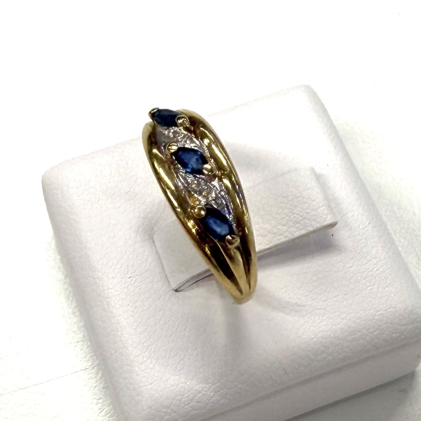 Bague Or Jaune avec Saphirs et Diamants