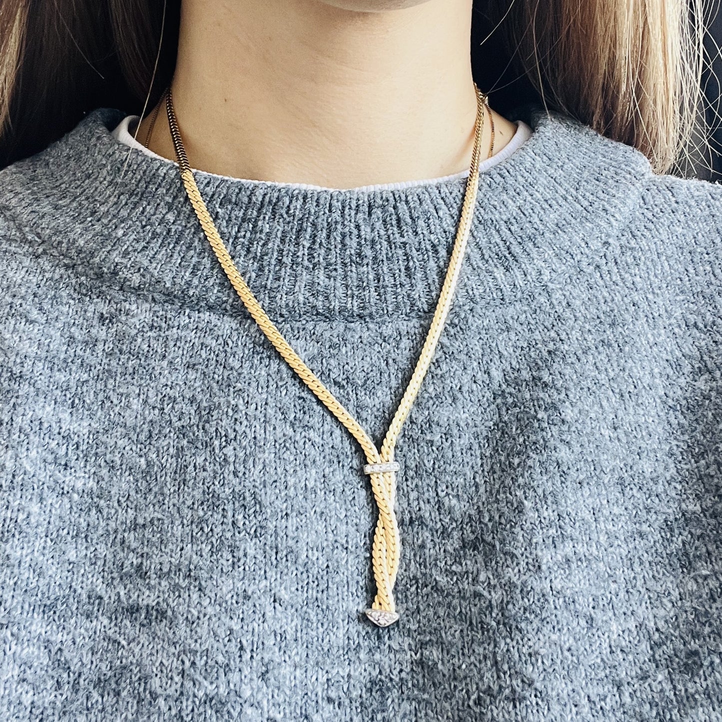 Collier cravate or avec diamants