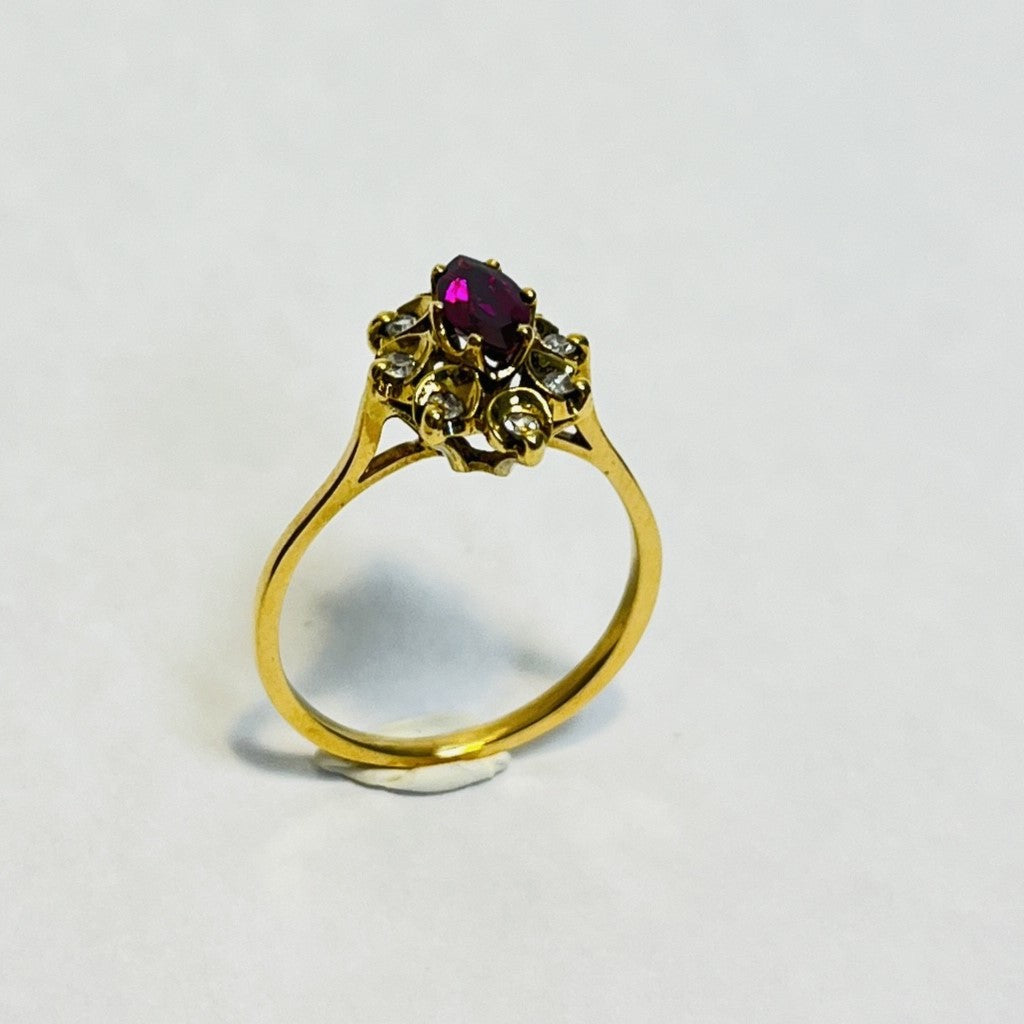 Bague marquise or avec rubis et diamants