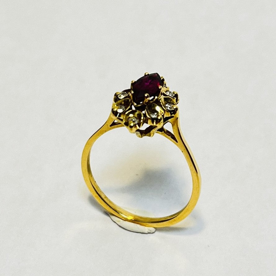 Bague marquise or avec rubis et diamants