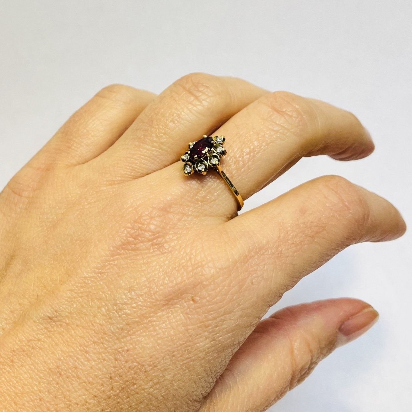 Bague marquise or avec rubis et diamants