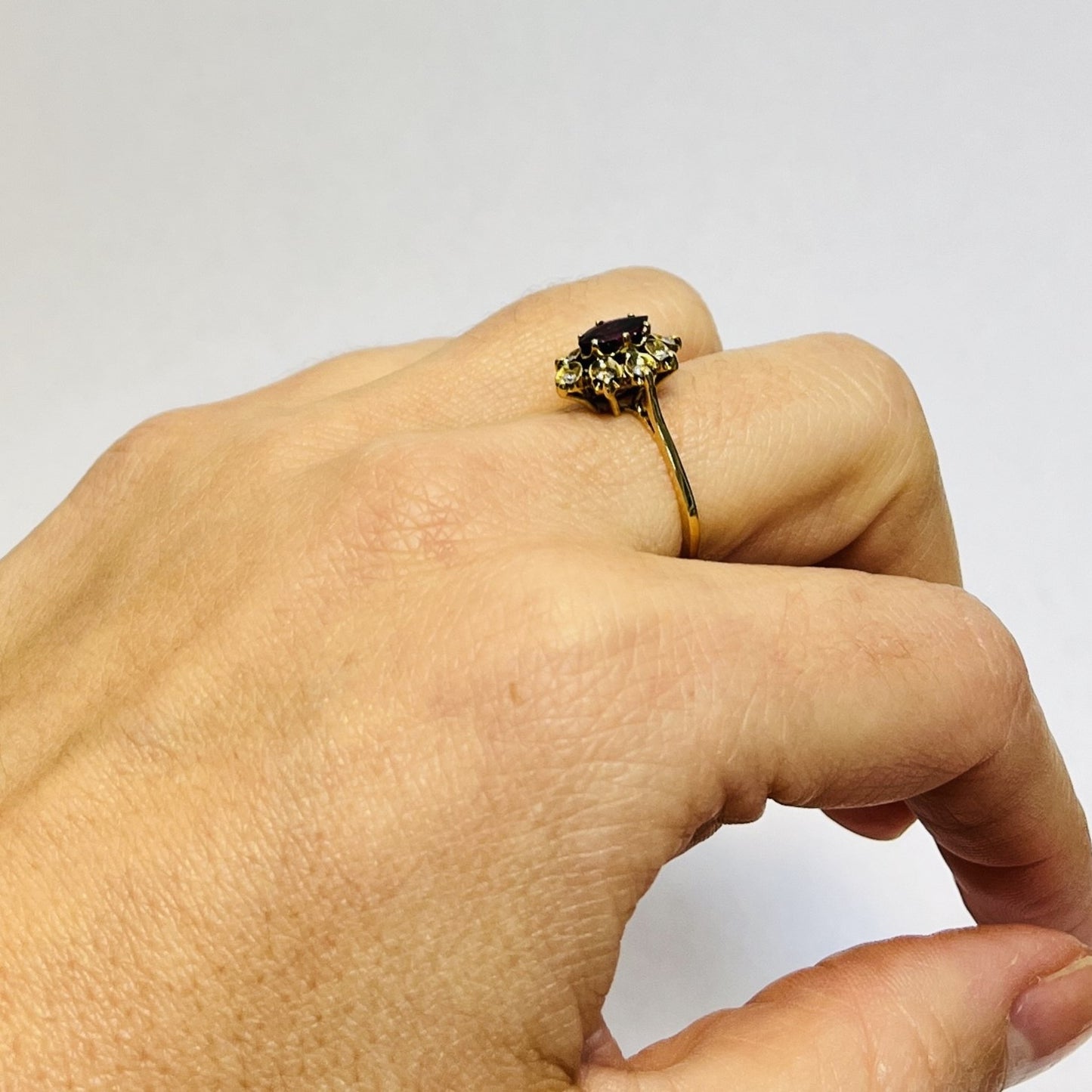 Bague marquise or avec rubis et diamants