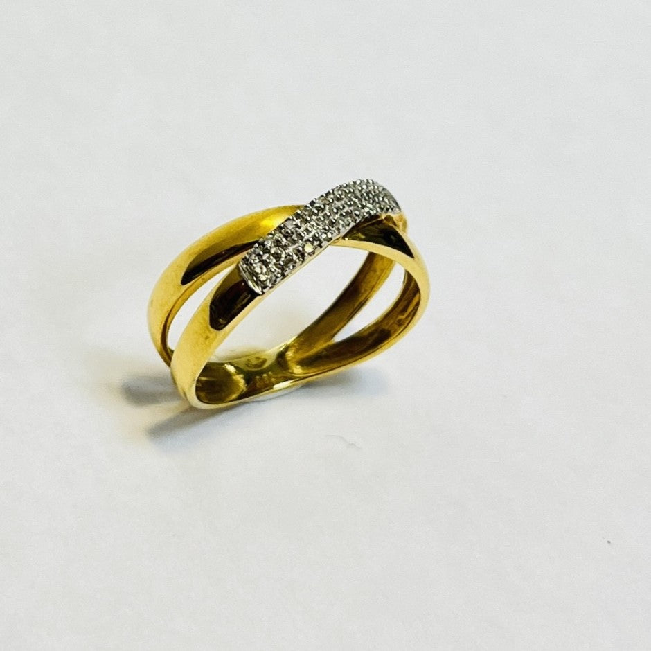 Bague croisée or avec éclats de diamants