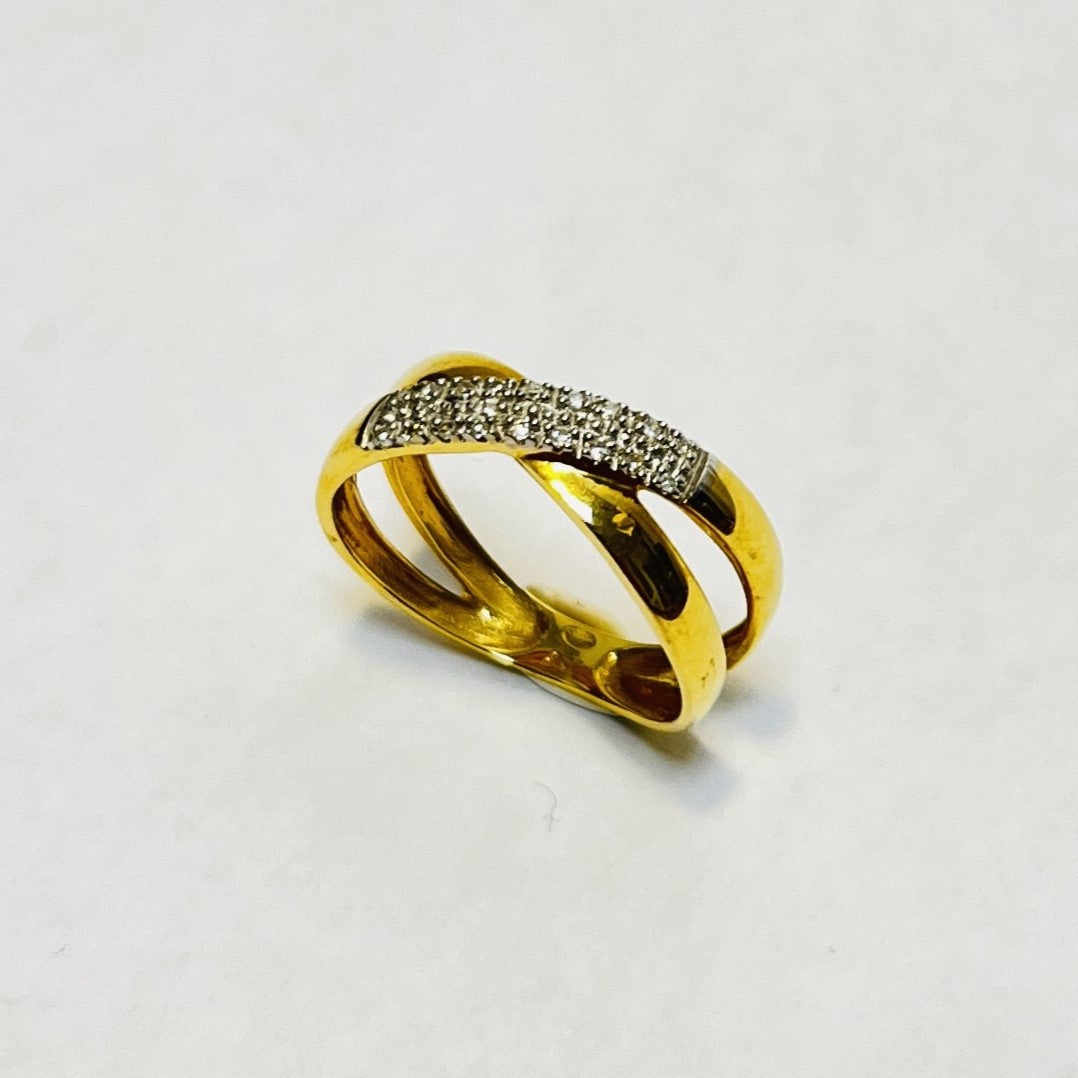 Bague croisée or avec éclats de diamants