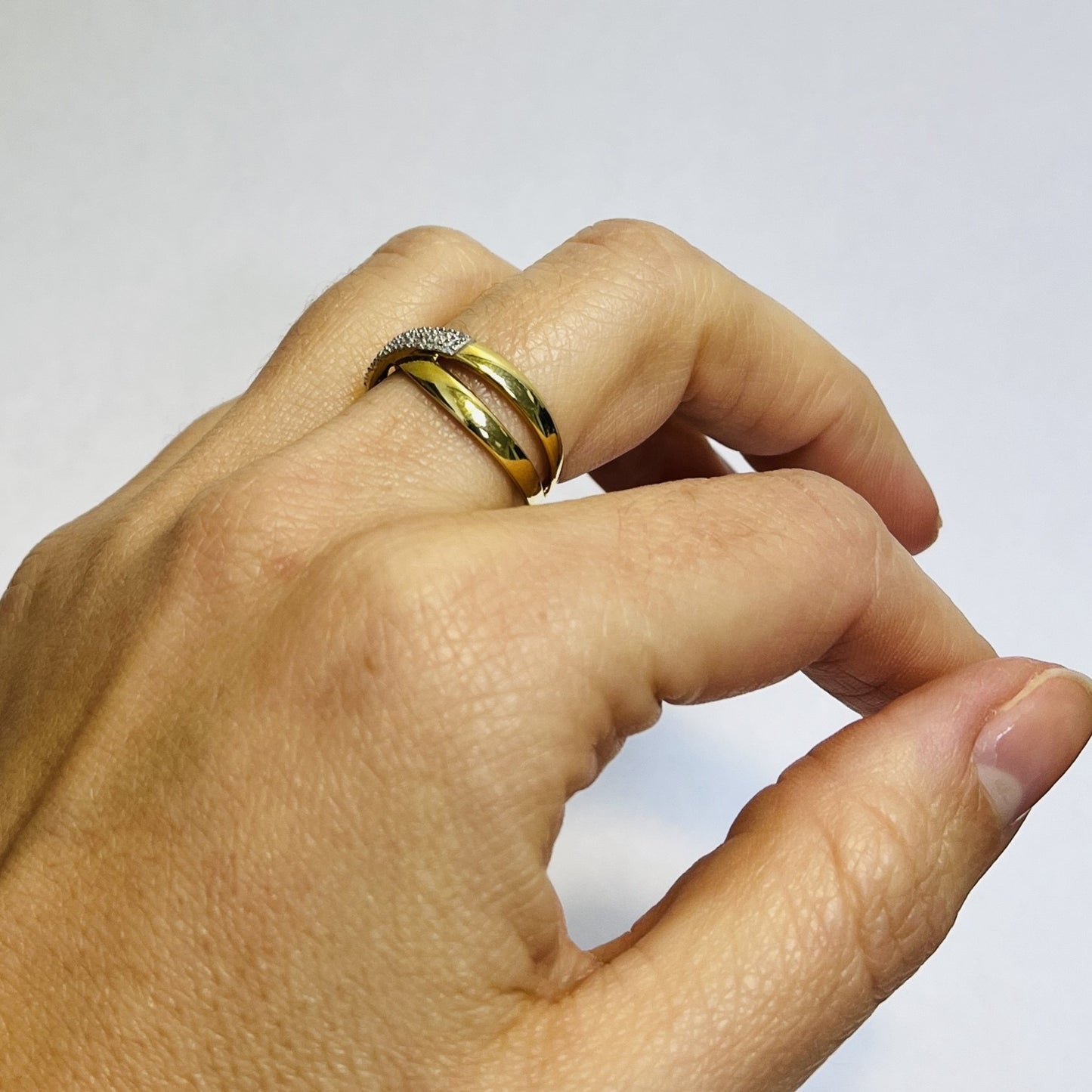 Bague croisée or avec éclats de diamants
