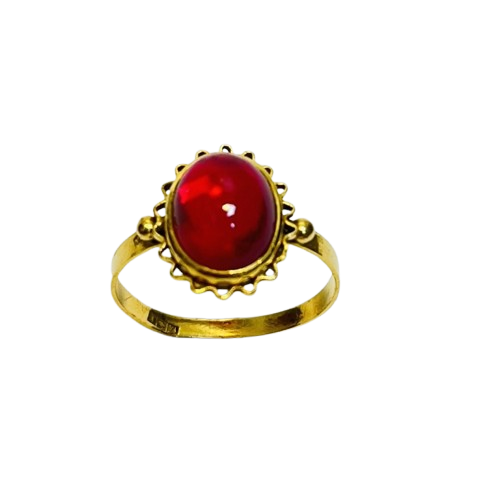 Bague or avec rubis cabochon