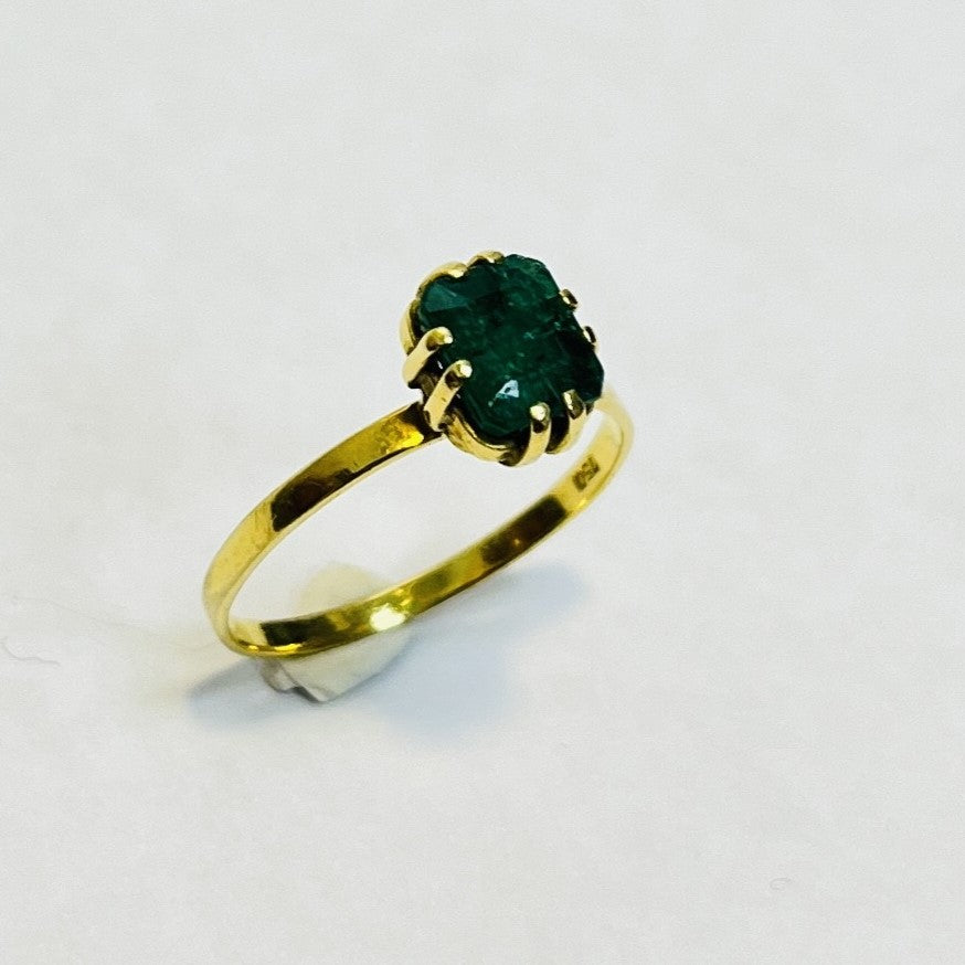 Bague or avec émeraude
