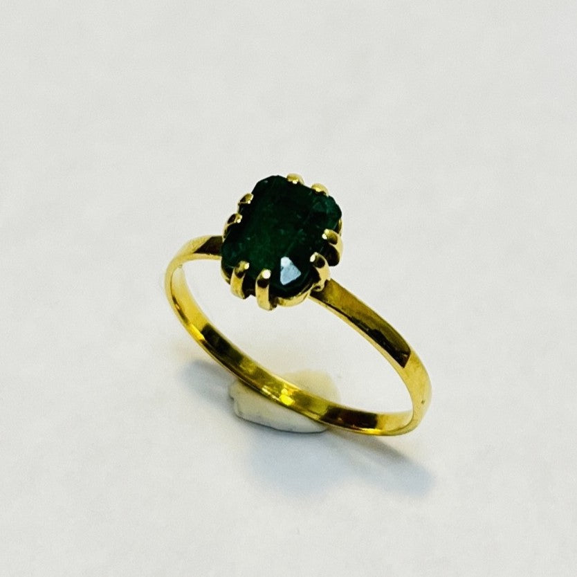 Bague or avec émeraude