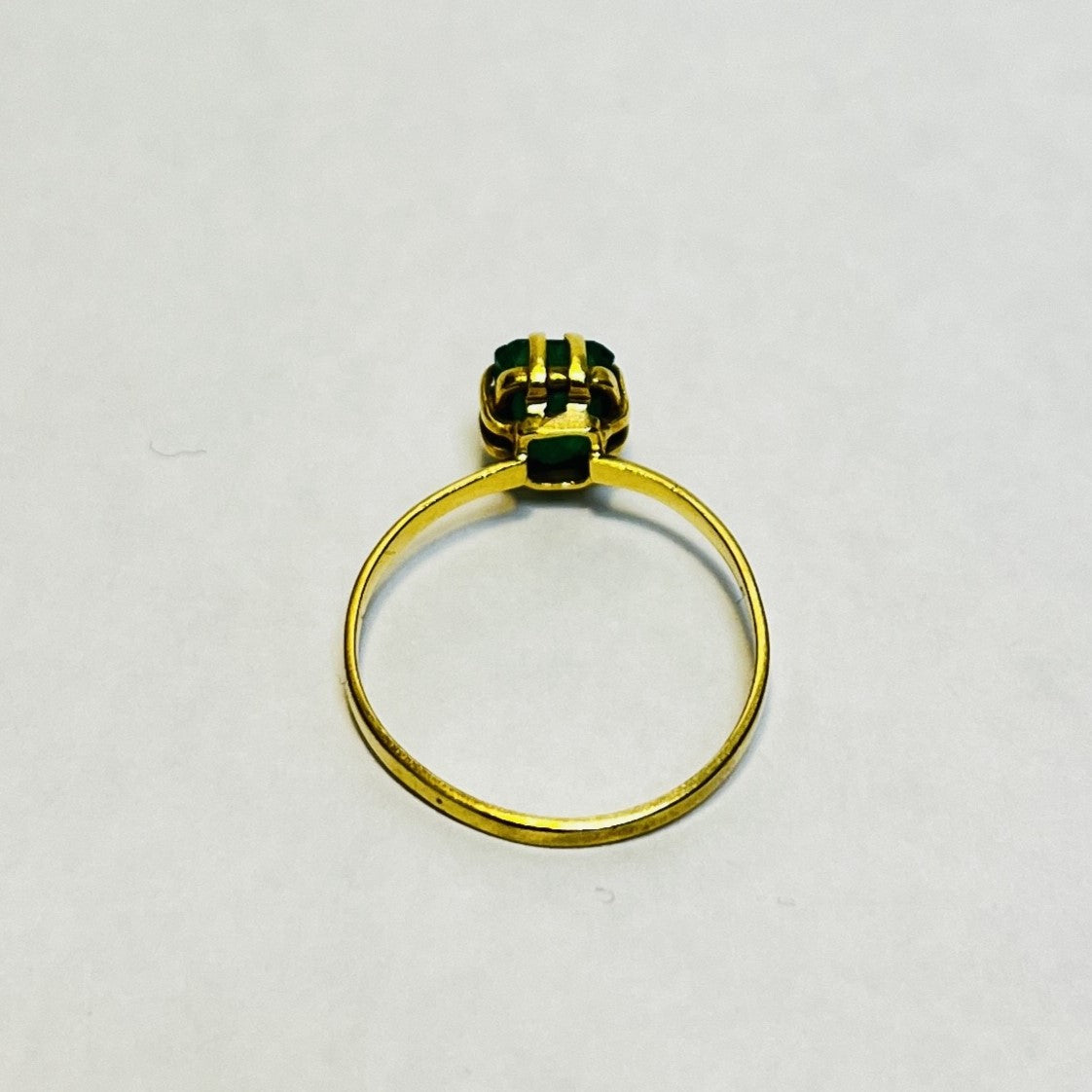 Bague or avec émeraude