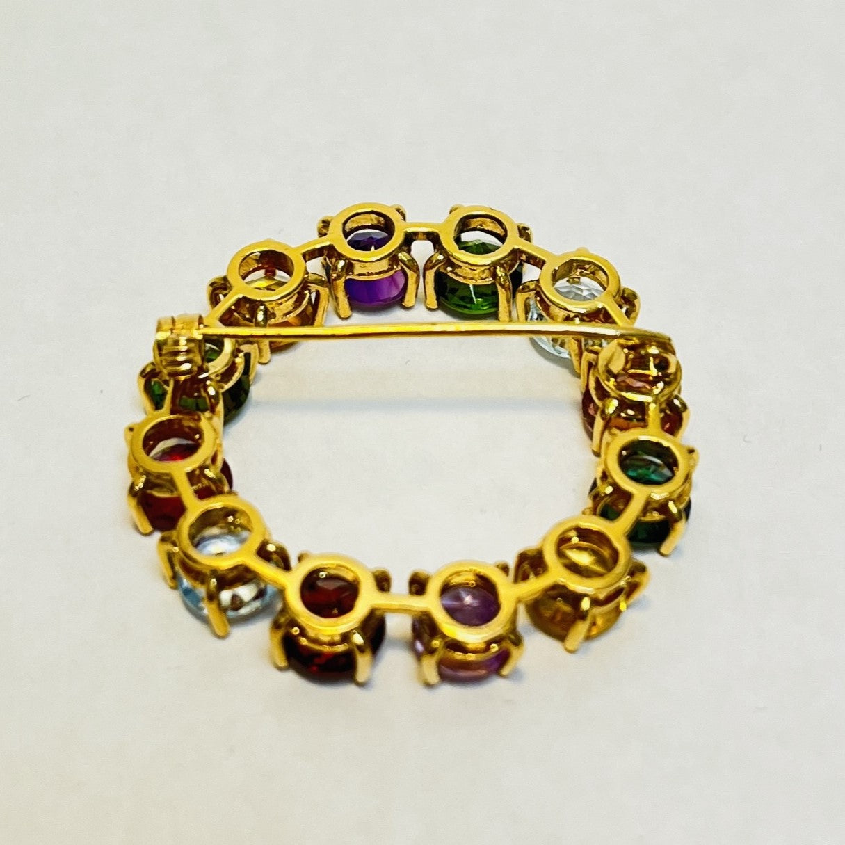 Broche or avec pierres précieuses