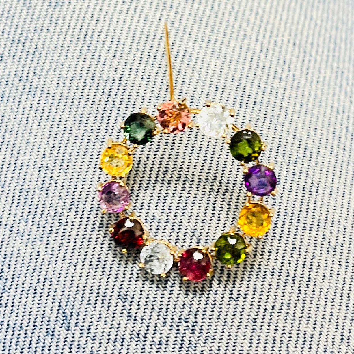 Broche or avec pierres précieuses