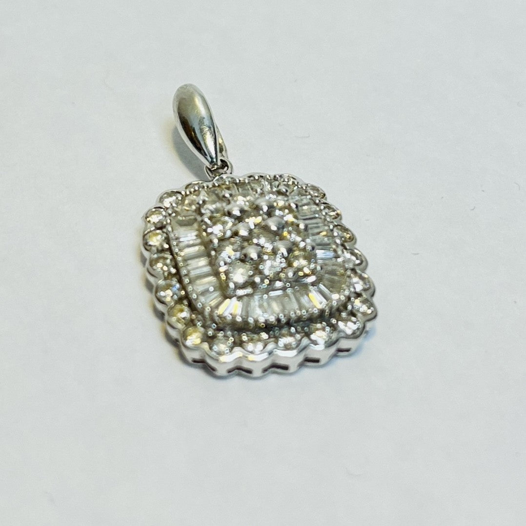 Pendentif or avec diamants