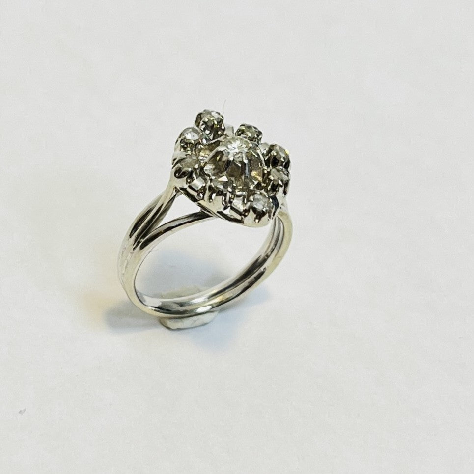 Bague marquise avec diamants
