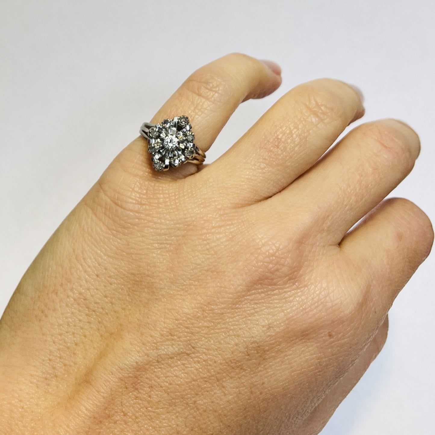 Bague marquise avec diamants