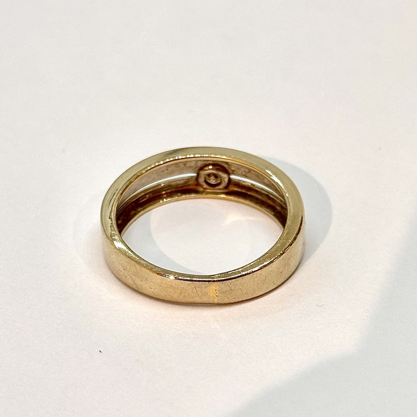Bague or avec diamant solitaire