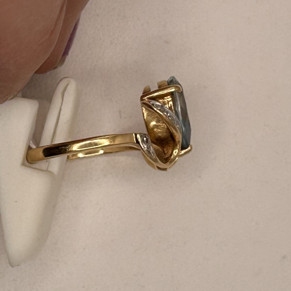 Bague or avec topaze et diamants