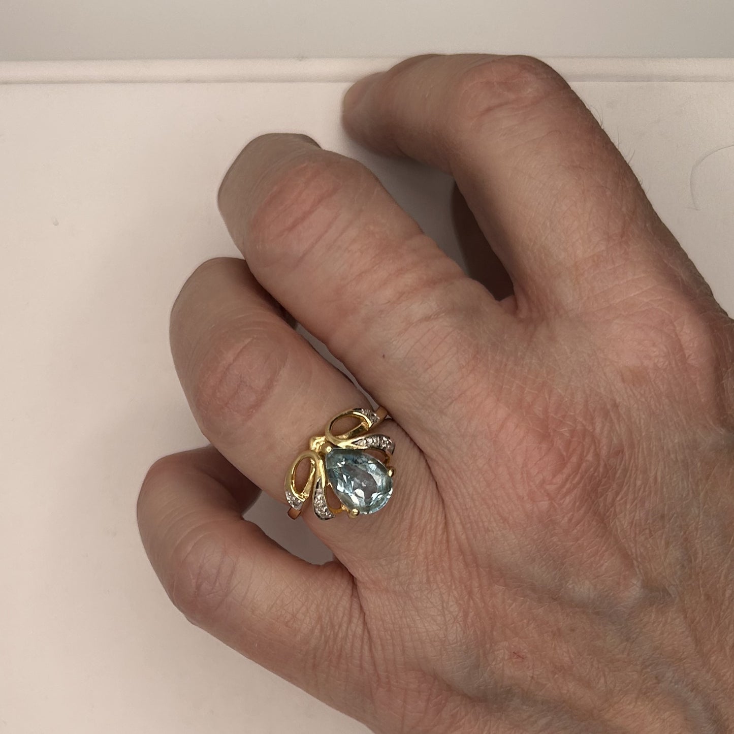 Bague or avec topaze et diamants