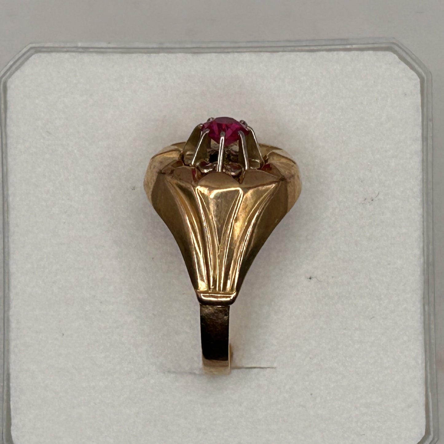 Bague or avec rubis