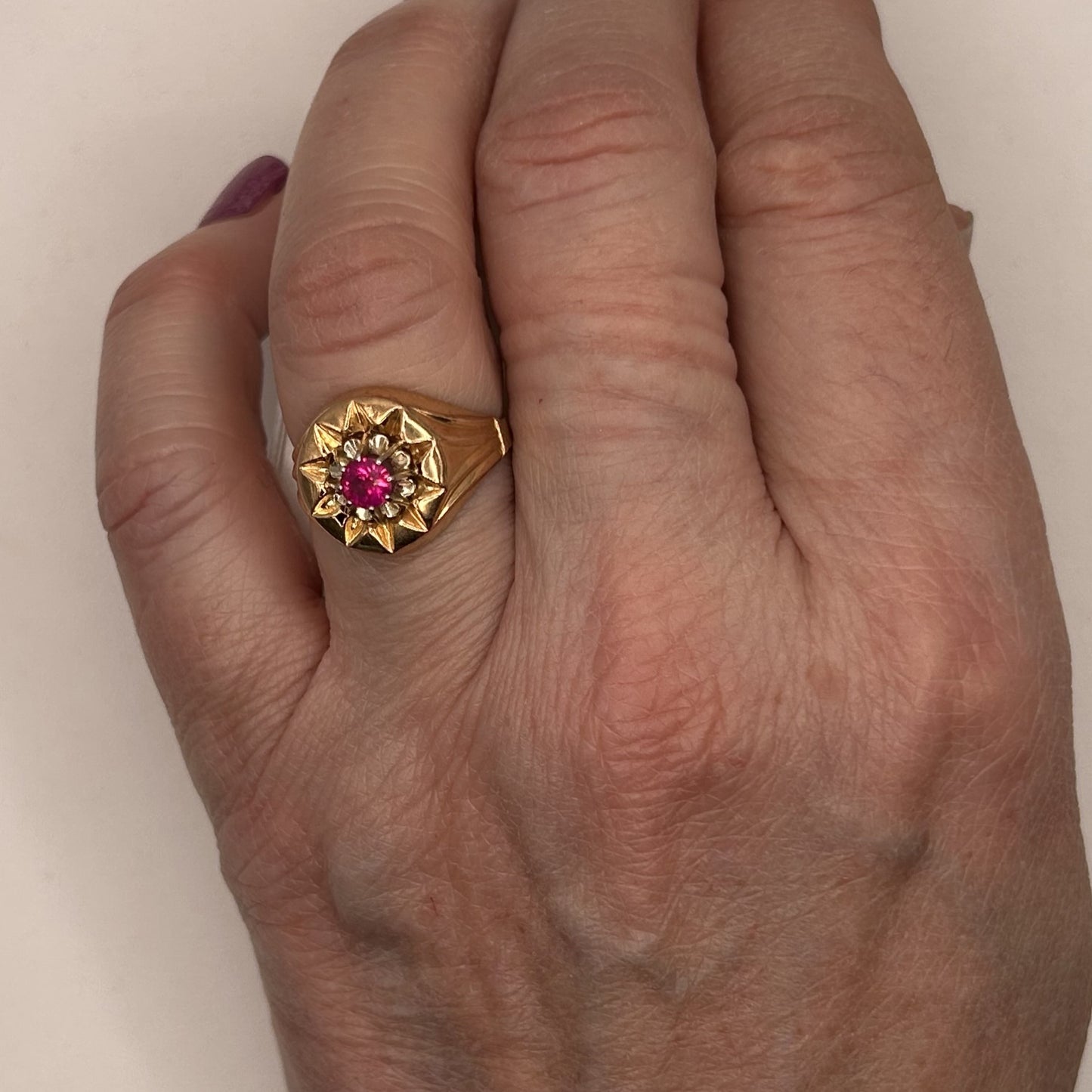 Bague or avec rubis