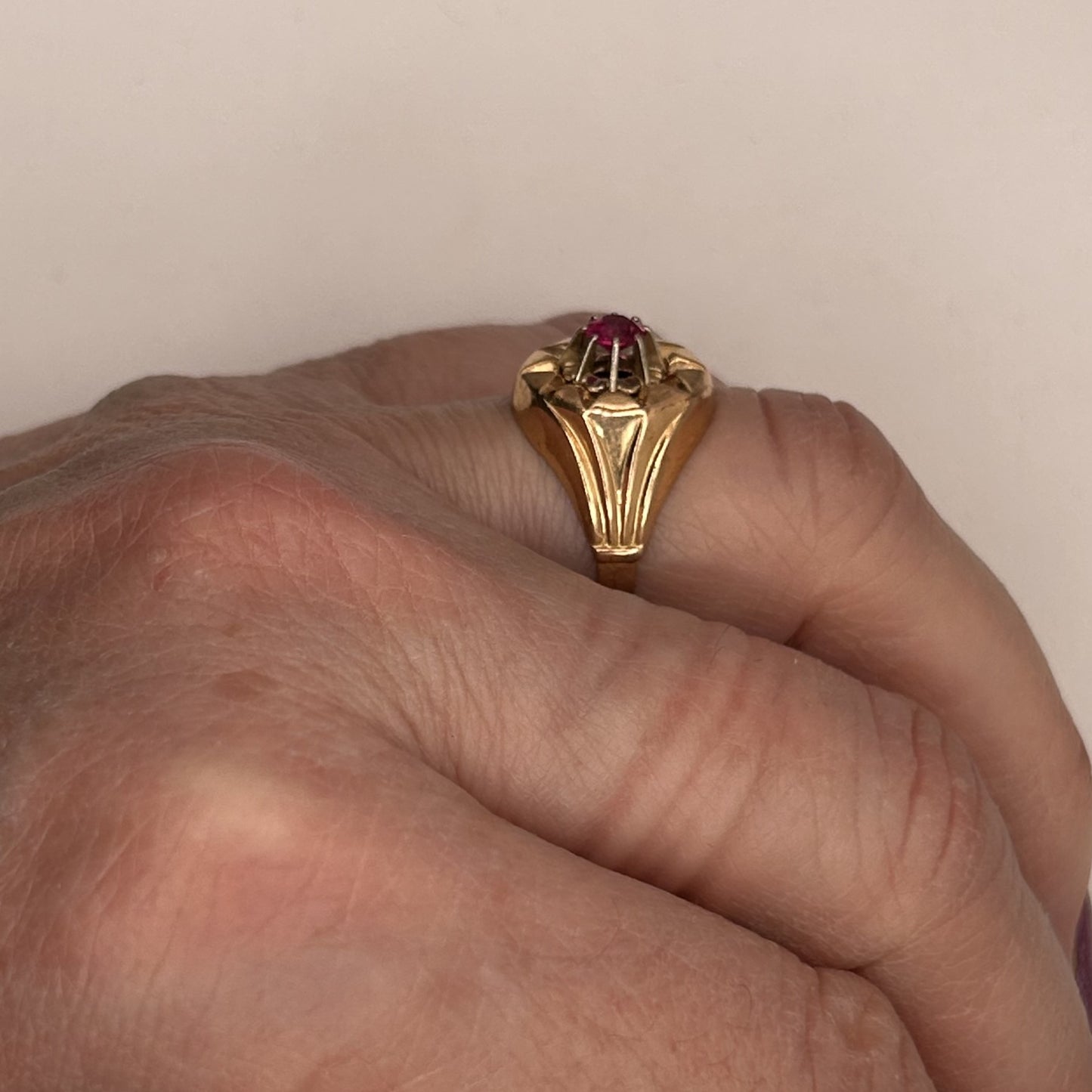 Bague or avec rubis