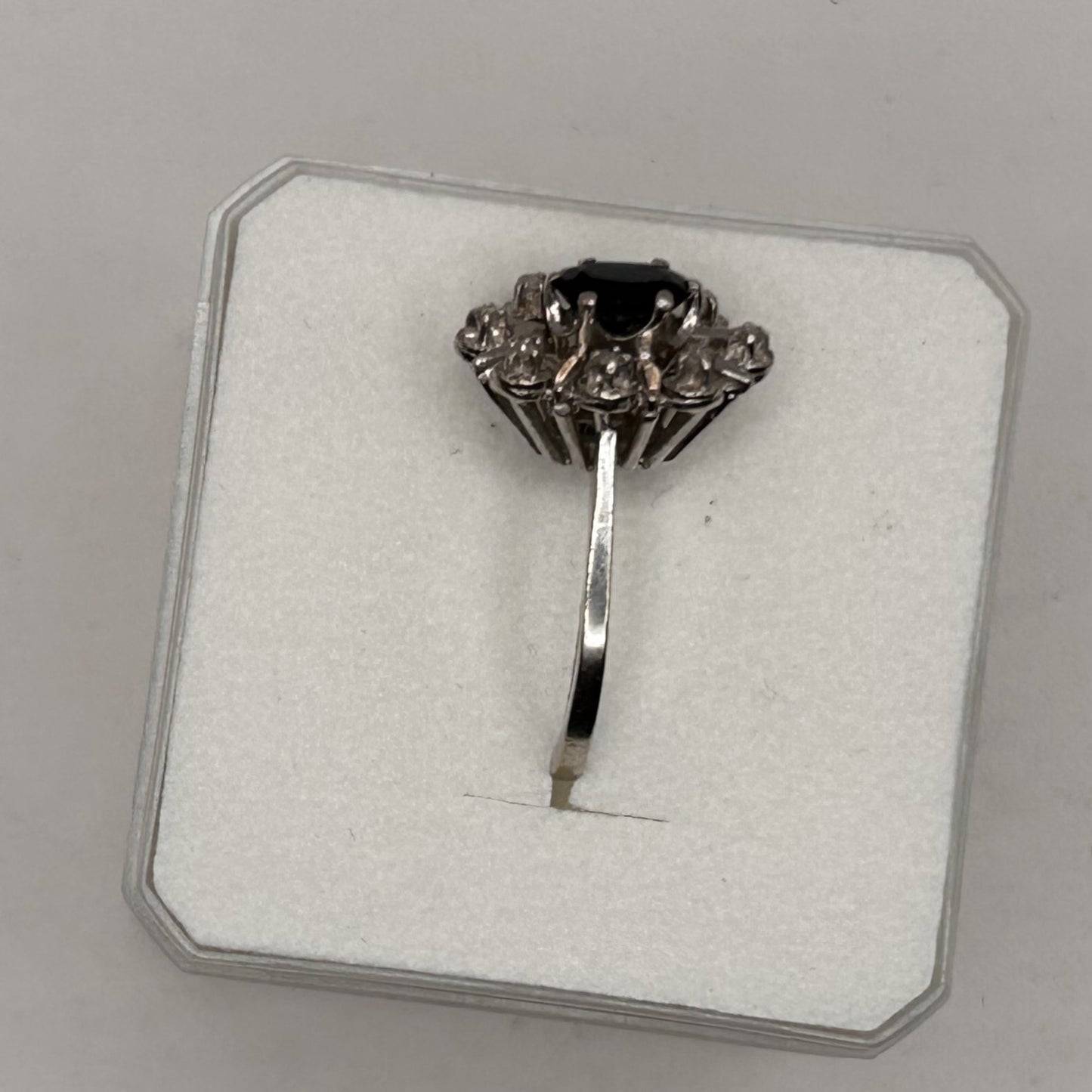 Bague marguerite or avec saphir et diamants