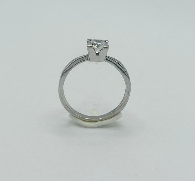 Solitaire en Or Blanc 18K et Pierre Scintillante