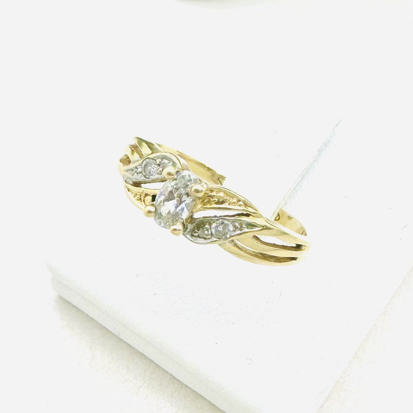 Bague or avec oxydes