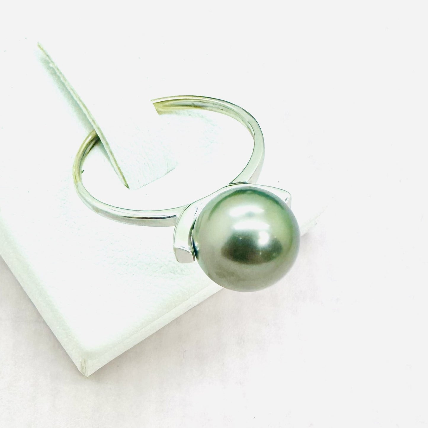 Bague en or blanc avec perles de Tahiti