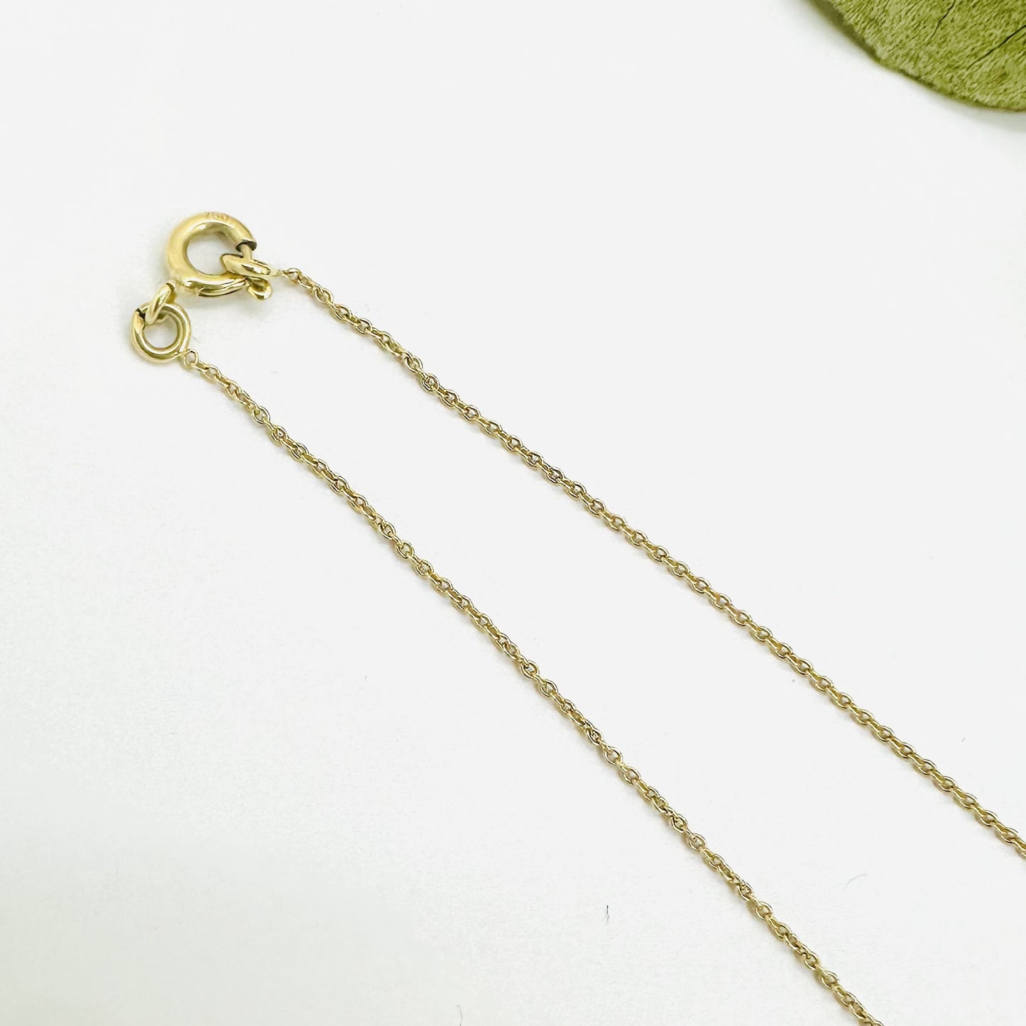 Collier or avec oxydes