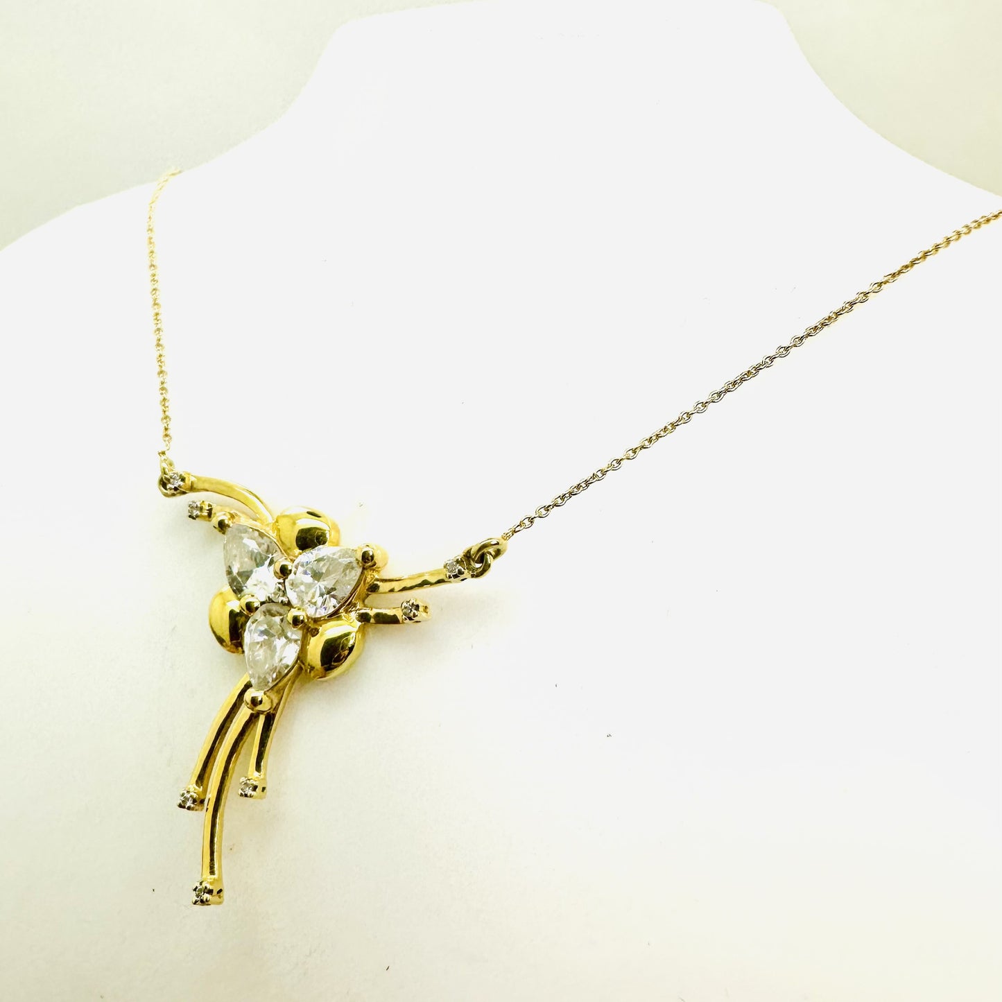 Collier or avec oxydes