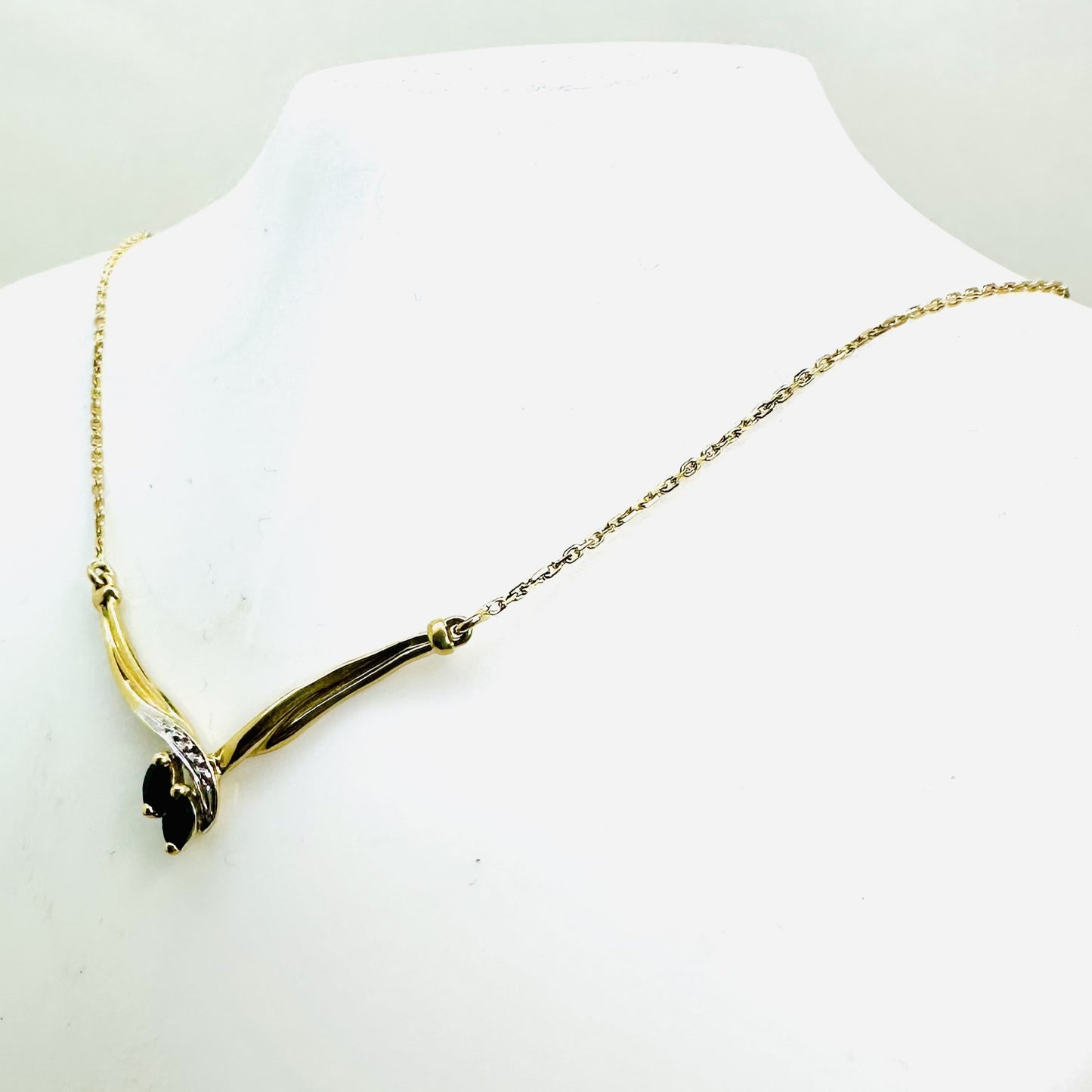 Collier Or Jaune et Saphir