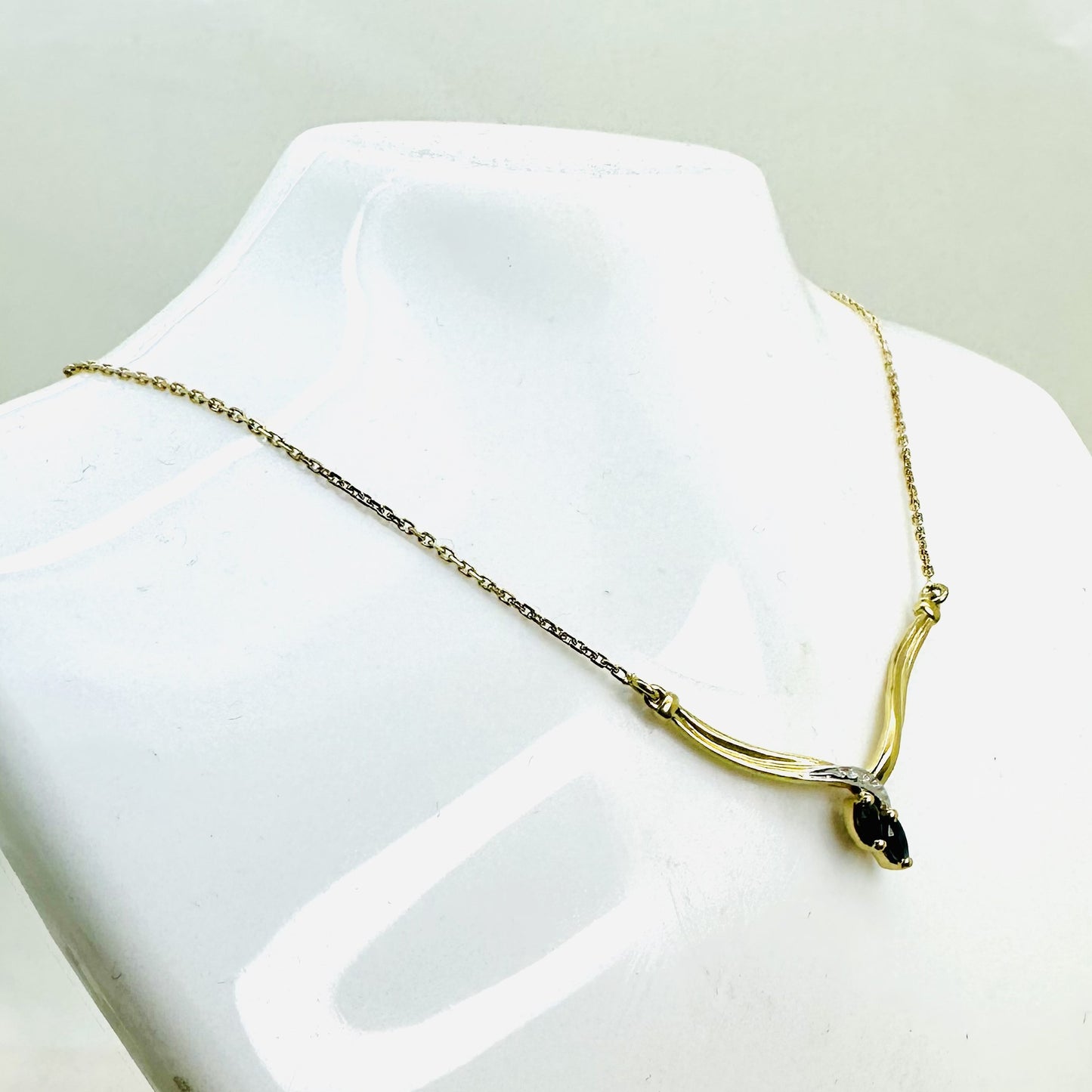 Collier Or Jaune et Saphir