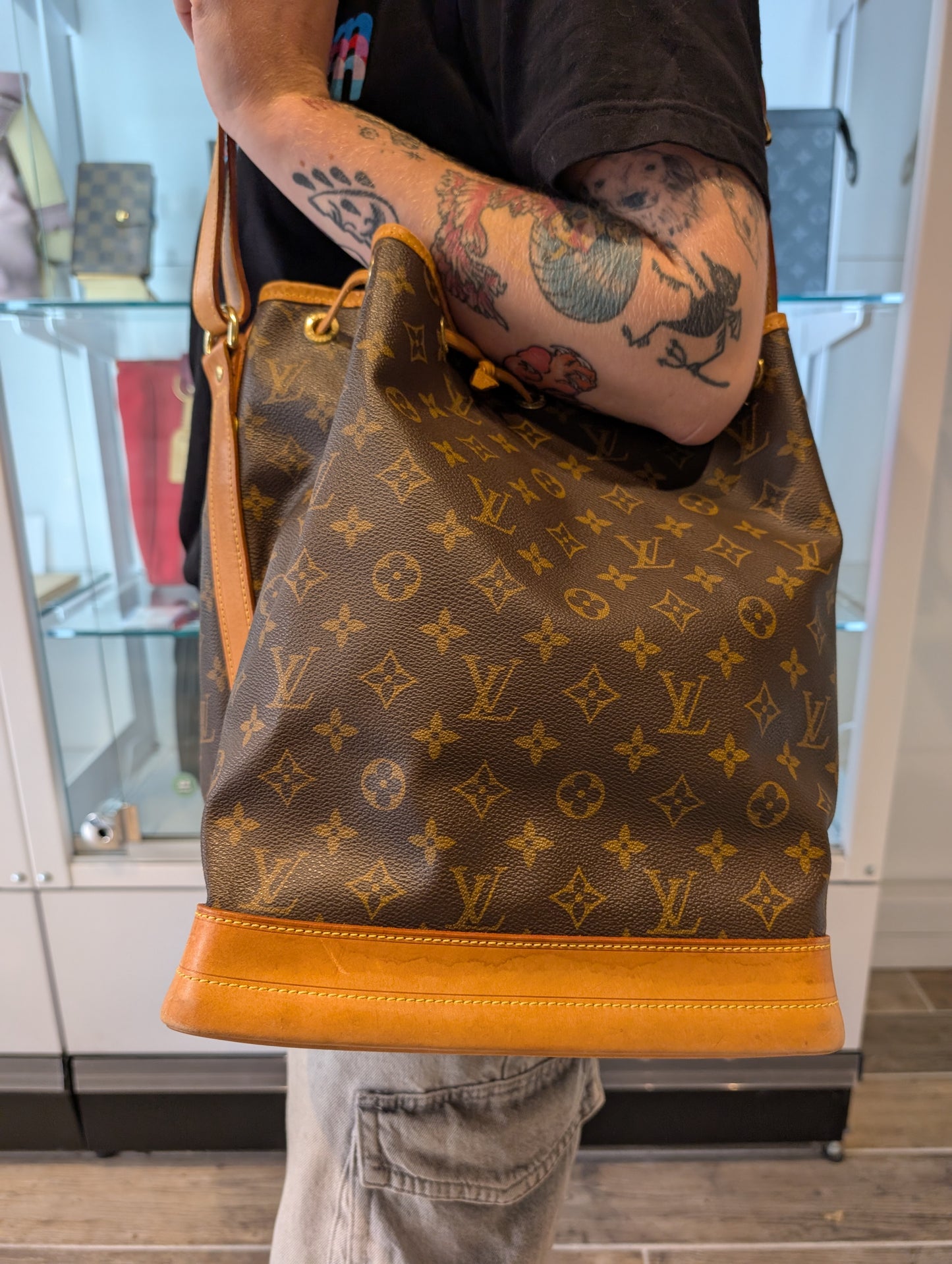 Sac seau Louis Vuitton Noé en cuir en Bon état général
