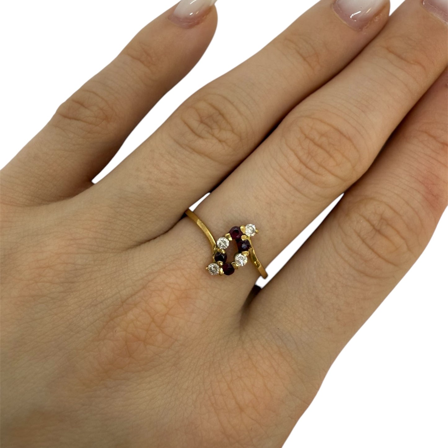 Bague en or jaune avec rubis et diamants