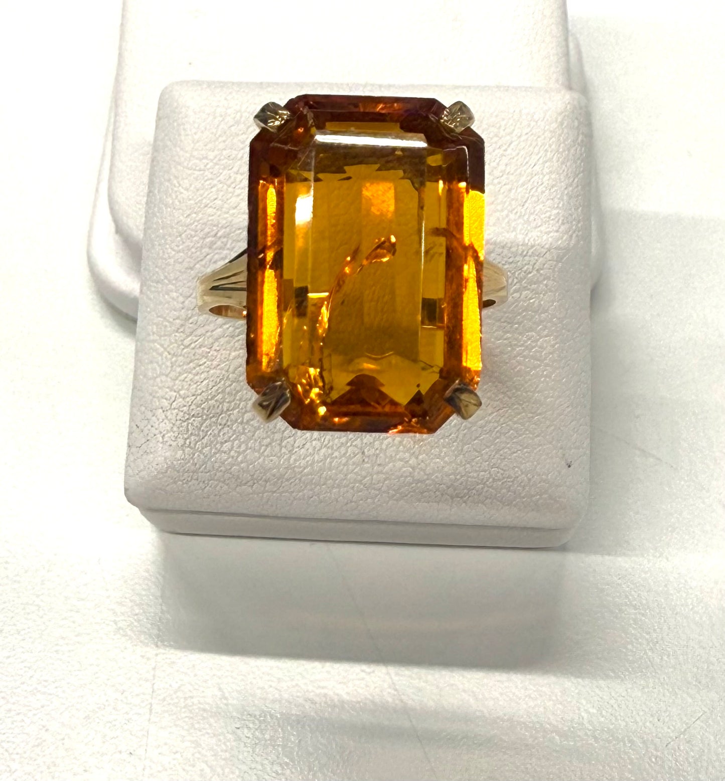 Bague Or Jaune 18k avec Citrine T.55