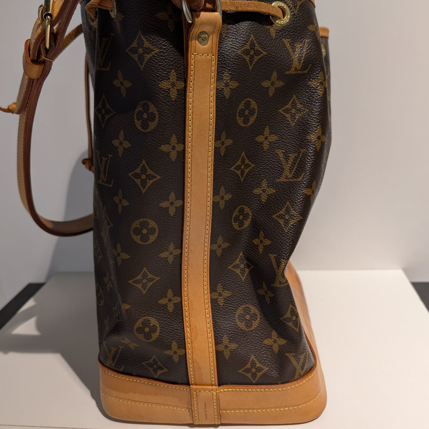 Sac seau Louis Vuitton Noé en cuir en Bon état général