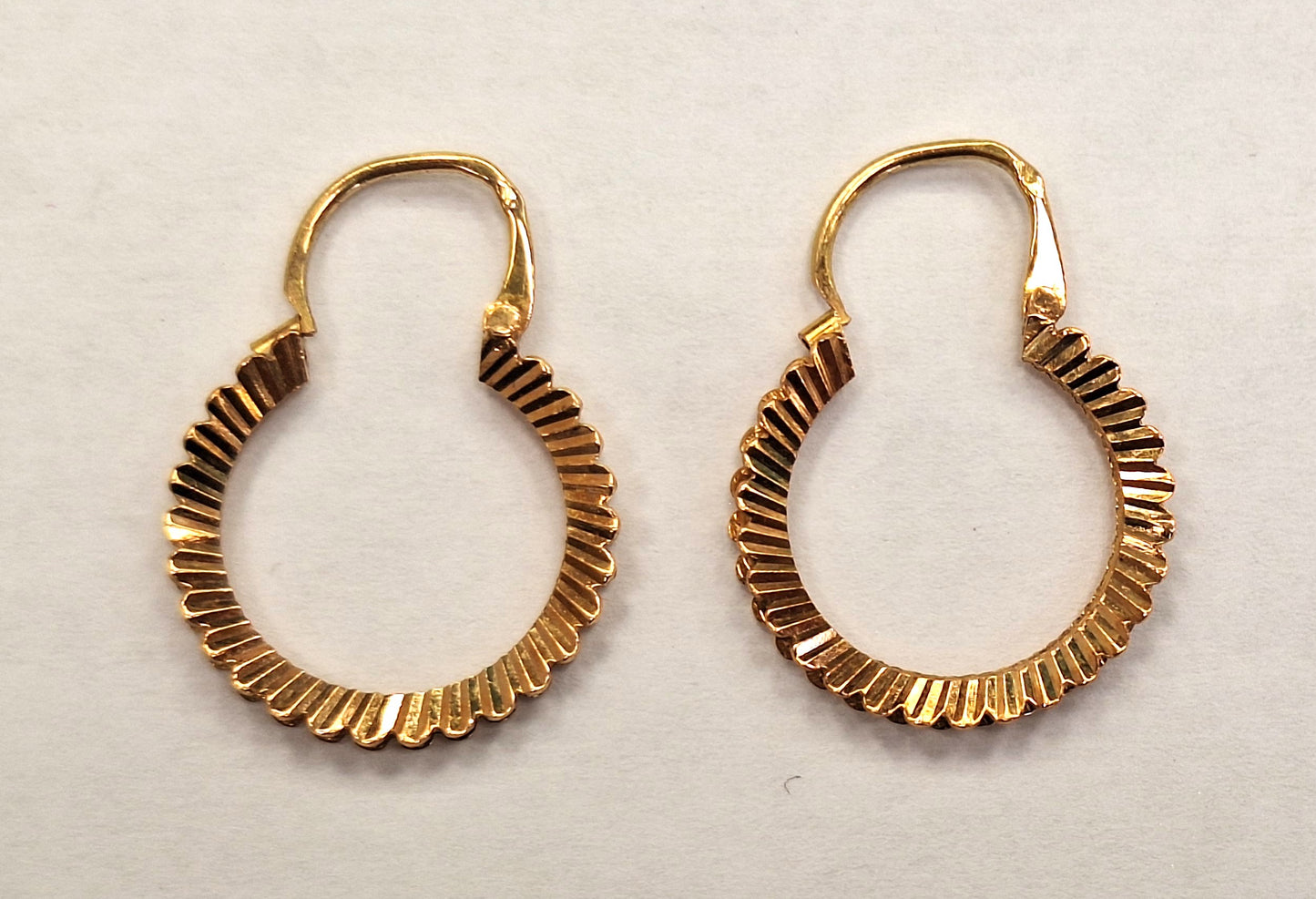 Boucles d'oreilles créoles or jaune 18K