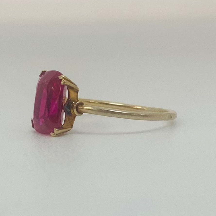 Bague or avec pierre rose
