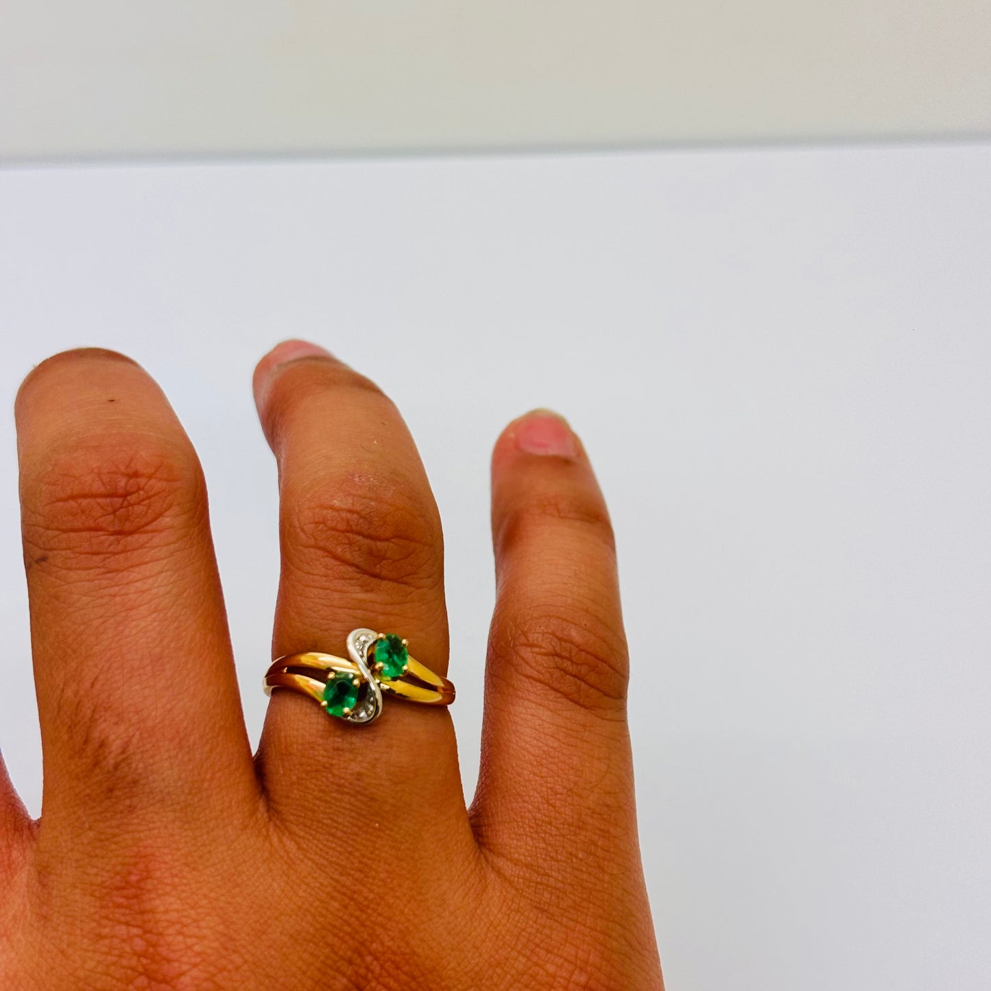 Bague en Or 18K avec 2 Émeraudes – T 53